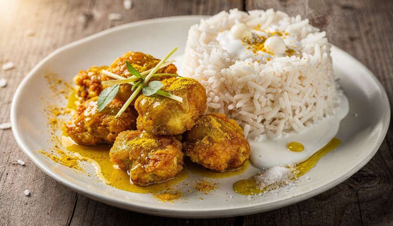 Poulet croustillant au curry jaune : recette savoureuse et épicée