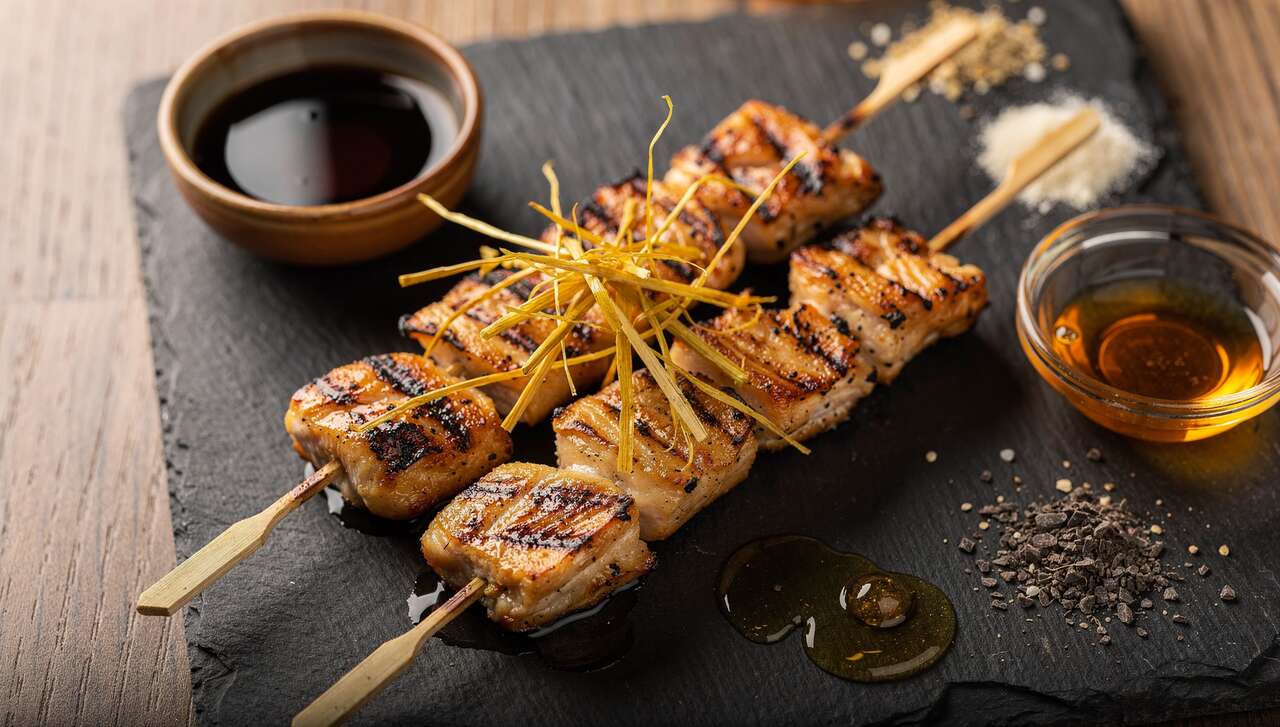 Brochettes de poulet à la citronnelle : recette savoureuse et facile