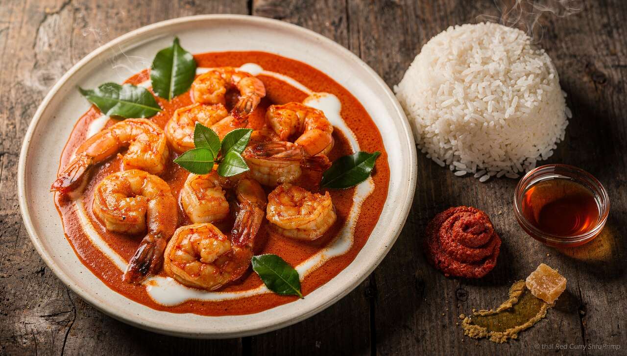 Crevettes thaïes au curry rouge et lime kaffir : recette exotique