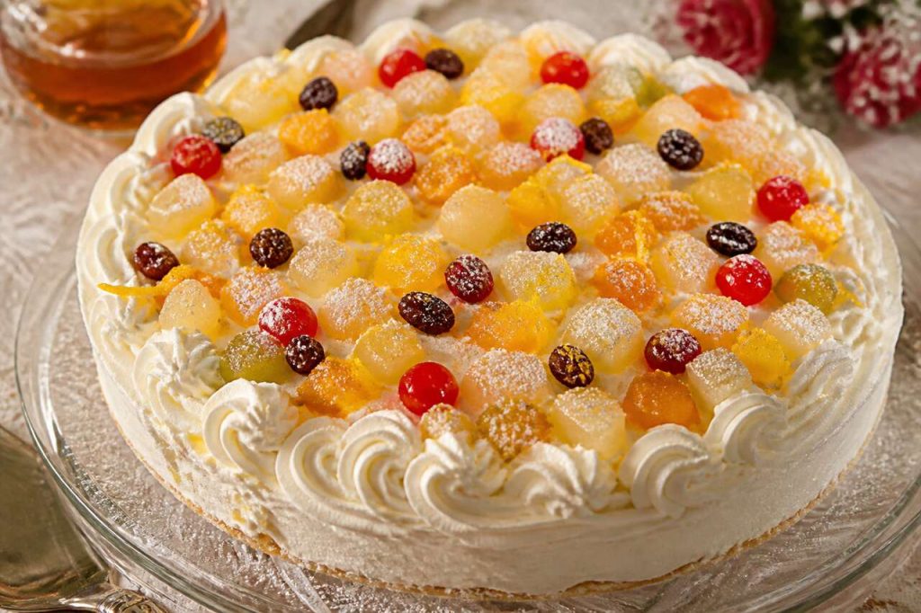 Gâteau aux fruits et crème fouettée : recette facile et savoureuse